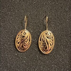 Elegant Gold Tone Filigree Earrings